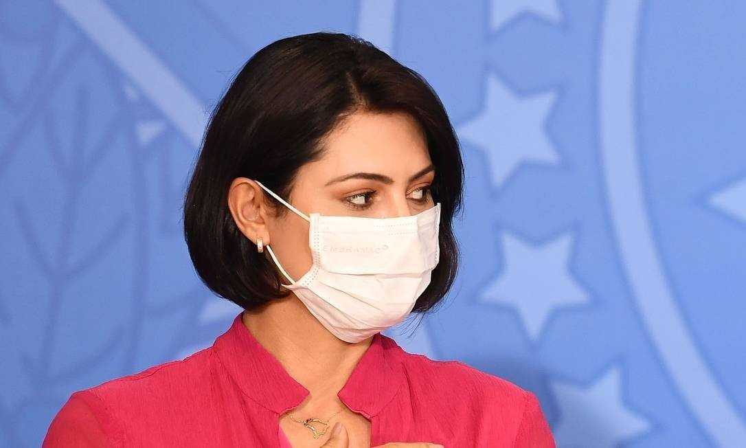 Primeira-dama Michelle Bolsonaro anuncia teste negativo de Covid-19