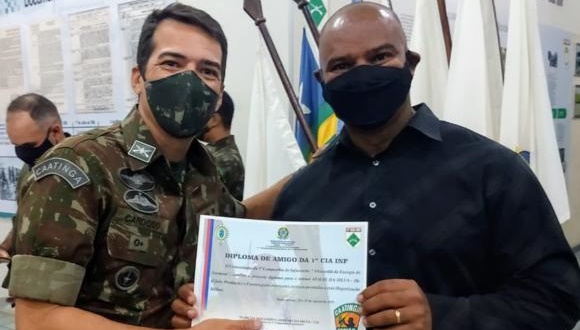 Radialista da Angiquinho FM, D`juby, é homenageado com o Diploma de Amigo da 1ª Cia de Infantaria