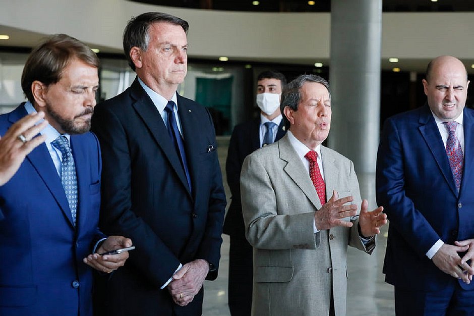 Congresso perdoa R$ 1 bilhão em dívidas de igrejas; Bolsonaro precisa sancionar