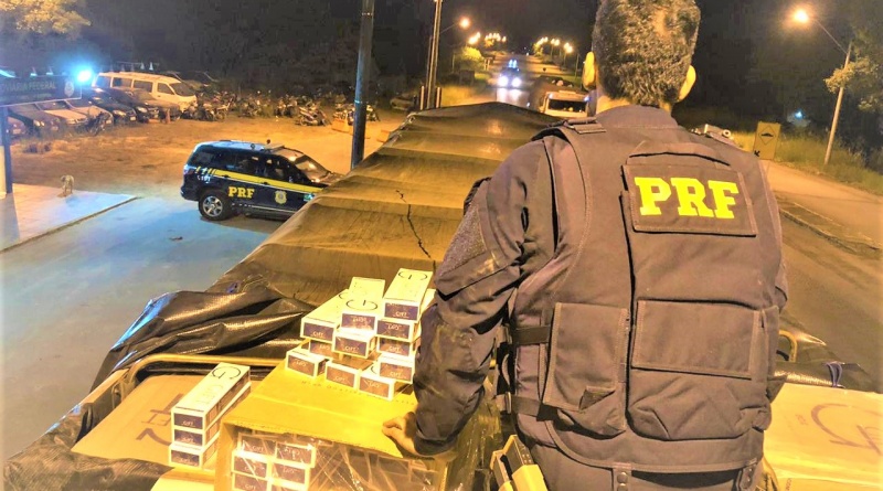 Caminhoneiro é preso com 300 mil maços de cigarros contrabandeados do Paraguai em Ribeira do Pombal