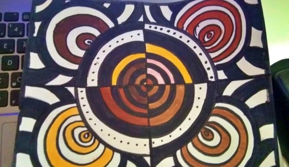 Professora une Matemática e Arte em aula interativa no Colégio Sete