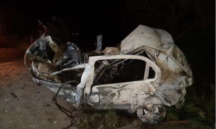 Batida frontal entre caminhão e carro deixa 7 mortos, 3 crianças e 4 adultos na BR-116, em trecho da BA