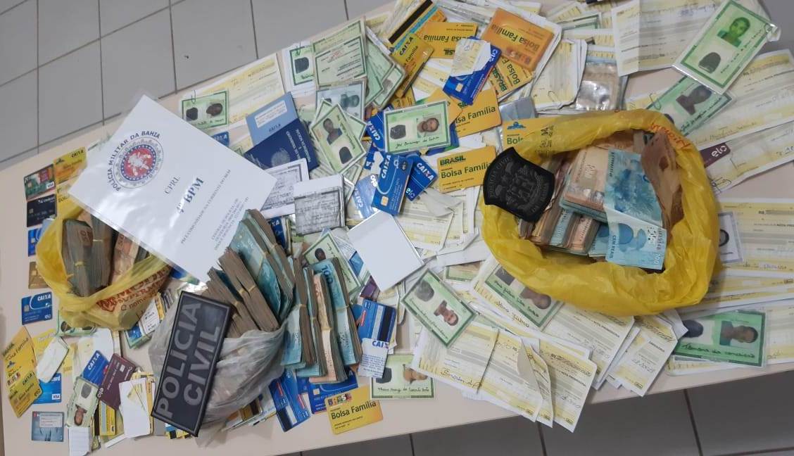 Polícia apreende dinheiro, documentos e cartões em Inhambupe-BA
