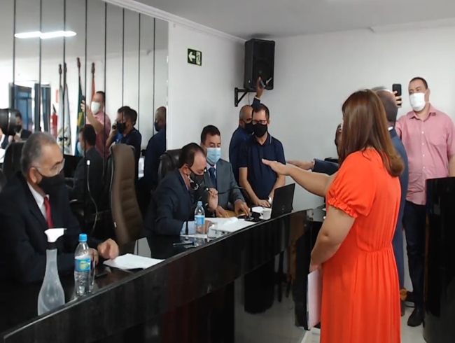 Prefeita Ziane Costa é empossada em Delmiro