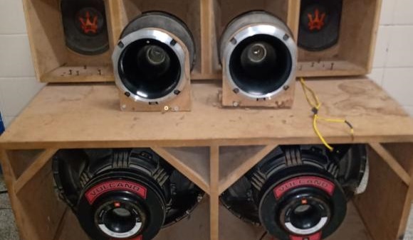 Polícia Militar apreende aparelho de som automotivo no Dique da PA IV em Paulo Afonso