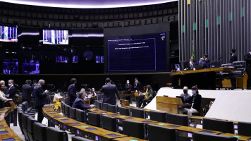 Deputados aprovam urgência para projeto de Mário Negromonte Júnior que pune quem destruir vacinas