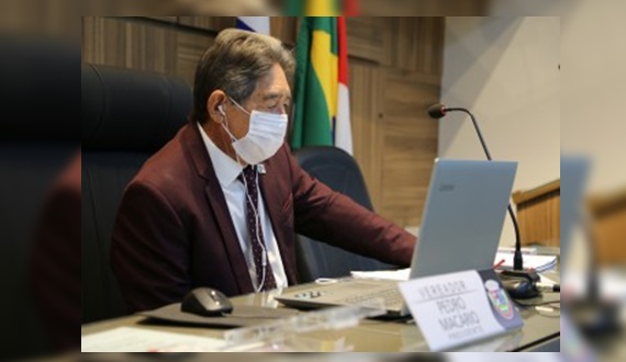 Recuperado da Covid-19, vereador Macário agradece orações ao presidir sessão de abertura do ano legislativo