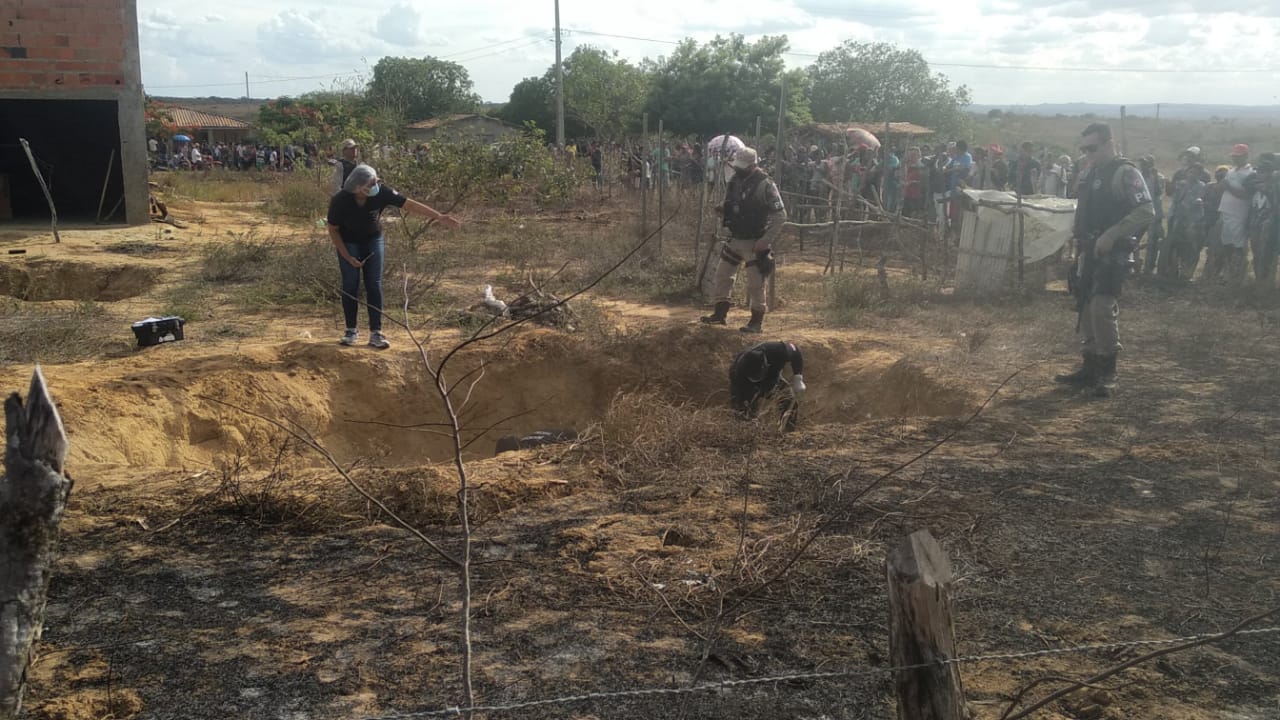 Filho é preso após matar pai adotivo e enterrar corpo no quintal de casa em Sítio do Quinto (BA)