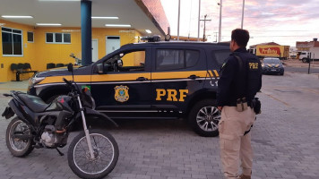 Motocicleta roubada há menos de 02 meses é recuperada pela PRF em Paulo Afonso (BA)