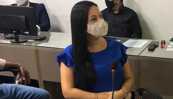 “É necessário haver mais detalhamento nessas prestações de contas”, avalia vereadora Evinha