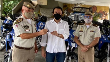 Deputado Mário Júnior entrega 13 motocicletas para o 20° Batalhão da PM, 7 são para Paulo Afonso