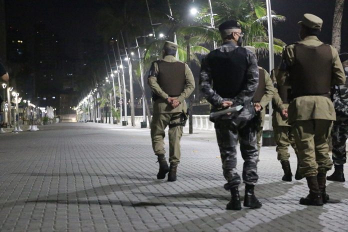 Toque de recolher e proibição de eventos e aulas presenciais são prorrogados na Bahia