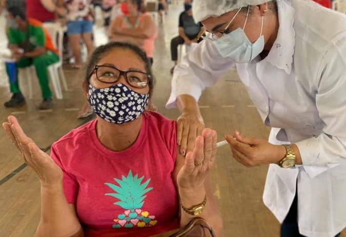 Paulo Afonso vacina 1.850 pessoas com comorbidades e de 60 anos acima nesta terça-feira (4)