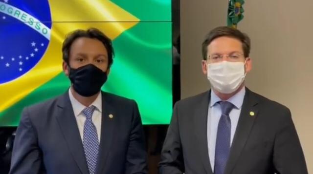 Durante reunião com ministro, Mário Júnior anuncia aquisição de ônibus e 5 mil cestas básicas para Paulo Afonso