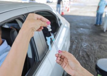 Vacinação de 2ª dose nesta quinta (27): Astrazeneca para quem tomou a 1ª até 8/3 e a Coronavac para quem recebeu até 24/4