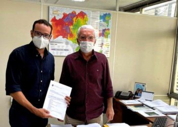 Deputado Mário Júnior entrega pedido de extensão da rede elétrica para bairros de Paulo Afonso