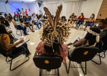 Diferentes etnias participam da construção das Diretrizes Curriculares da Educação Indígena, em Paulo Afonso