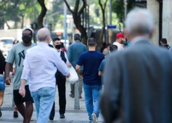 Covid-19: Brasil registra queda na média móvel de óbitos há 22 dias