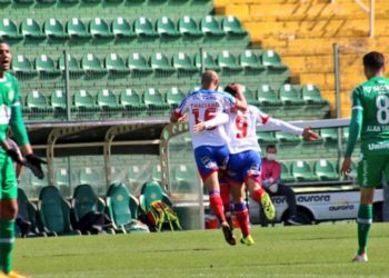 Bahia vence a Chapecoense fora de casa e sobe para quinto na tabela do Brasileirão