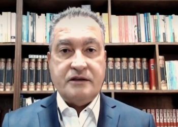 Sindicato diz que professores não vão voltar às aulas na Bahia e Rui Costa cita corte de salário