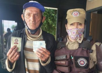 Policiais encontram carteira com dinheiro, cheques e documentos e devolvem ao dono em Paulo Afonso