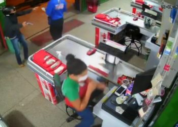 Imagens de câmeras de segurança mostram assalto a supermercado de Paulo Afonso