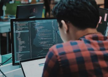 Vagas nesta quinta-feira (23) para Paulo Afonso no SineBahia: Auxiliar de Produção (PCD) e Técnico de Informática