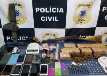 Polícia Civil de Paulo Afonso prende 4 criminosos com armas e drogas, e recupera celulares roubados de alunos do Colégio Luís Eduardo Magalhães