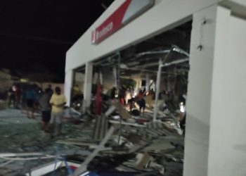 URGENTE – Bandidos destroem banco após explosões em Chorrochó (BA) e deixam moradores em pânico