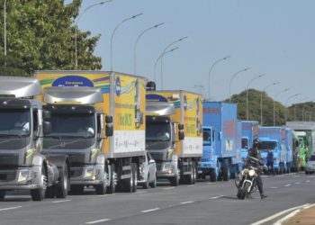 Líder dos caminhoneiros critica Bolsonaro e confirma greve para 1º de novembro: “situação é muito pior que 2018”