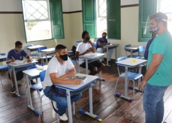 Estudantes da redes estadual da BA com mais de 18 anos terão que apresentar comprovante de vacinação