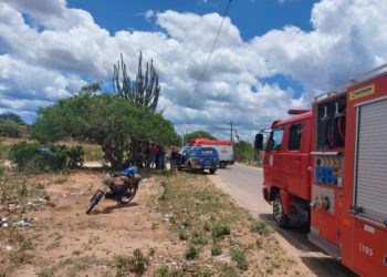 Bombeiros são acionados após idoso ficar preso nas ferragens em acidente em Paulo Afonso