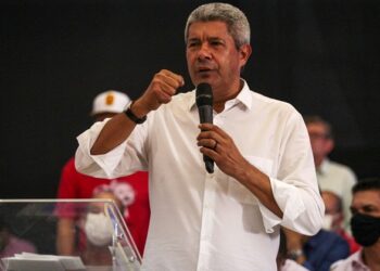 ‘Herança perversa de governos de 20 anos atrás’, diz Jerônimo sobre Educação