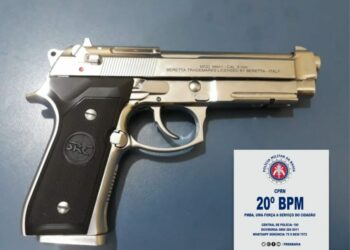 Homem finge ser oficial do Exército e é detido com simulacro de pistola na festa de Glória-BA