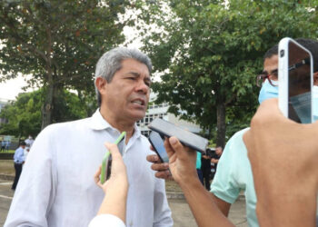 ‘Total desastre’, afirma pré-candidato ao governo da BA Jerônimo do PT sobre Bolsonaro