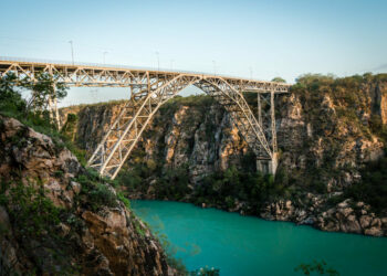 A nossa ponte metálica. Em busca de uma avaliação (Francisco Nery Júnior)