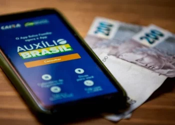 Auxílio Brasil turbinado de R$ 600 é antecipado e começa a ser pago em 9/8. Veja calendário