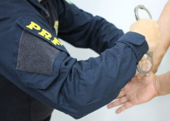 Homem procurado por estupro é preso pela PRF na BR 110 em Cícero Dantas (BA)