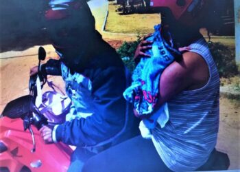 PRF flagra casal transportando bebê de apenas 2 meses de vida em motocicleta na BR 110, em Jeremoabo-BA