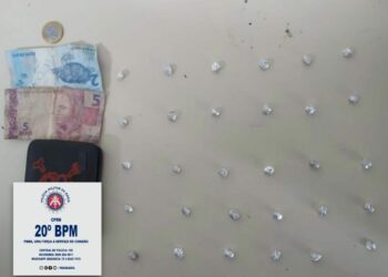 Dois suspeitos de tráfico de drogas são presos pela PM no Centro de Paulo Afonso