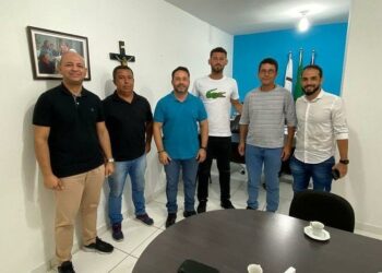 Com apoio da prefeitura de Glória-BA, jovem do povoado Torquato jogará no futebol da Europa