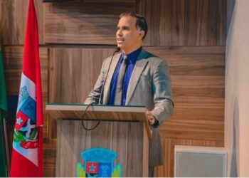 Marconi cobra da prefeitura adequação do piso salarial dos agentes de endemias