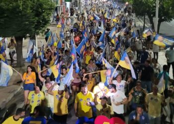 Em clima de festa, ‘arrastão’ de Marcinho Oliveira em Paulo Afonso leva multidão a comício de ACM Neto