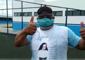 Repórter Eraldo Oliveira e a Praça da Juventude na Orla de Glória, Bahia (ASSISTA)