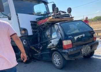 Grave acidente envolvendo carro de passeio e caminhão é registrado em Ibó, Abaré-BA