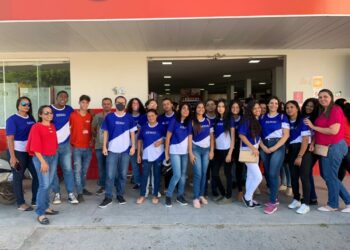 Alunos do Curso de Operador de Caixa realizam visita técnica no Supermercado Smart Compre Bem