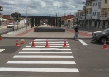 Prefeitura inicia revitalização da sinalização viária e manutenção de placas de trânsito