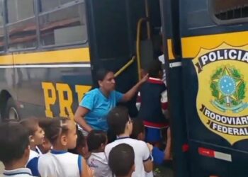 Alunos de escola pública participam de ação educativa da PRF em Jeremoabo (BA)