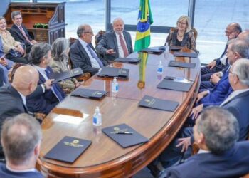 Lula se reúne com presidentes da Câmara, do Senado e do STF, e promete pacificação entre poderes