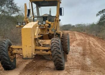 Prefeitura de Glória, através da SEINFRA, realiza melhorias nas estradas vicinais do município